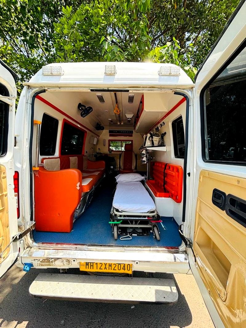 Ambulance equipped with oxygen and ventilator support